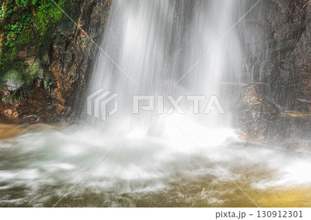 大津市北小松の名所　楊梅の滝（雌滝）　滋賀県 130912301