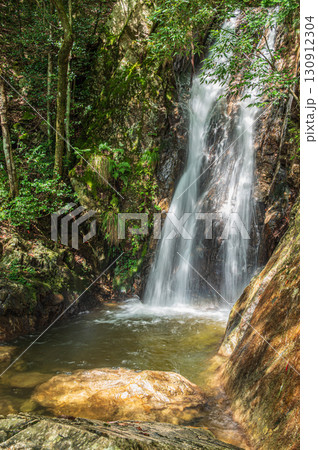 大津市北小松の名所　楊梅の滝（雌滝）　滋賀県 130912304