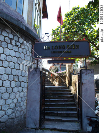 ロンビエン駅の階段 130912658