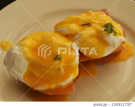 エッグベネディクト 130912797