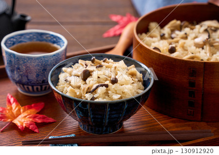 きのこご飯｜しめじ・椎茸・舞茸・えのきの炊き込みご飯 130912920