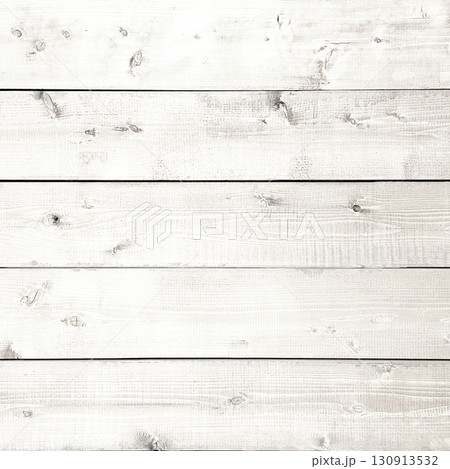 木目や節のある白色の板壁の正方形の背景画像 130913532