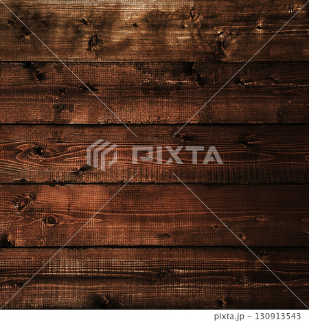 木目や節のある黒褐色の板壁の正方形の背景画像 130913543