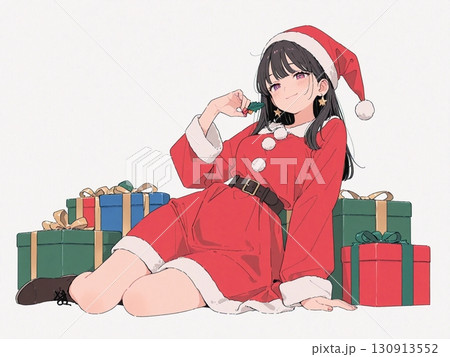 クリスマスのコスチュームを着た若い女性とプレゼント 130913552