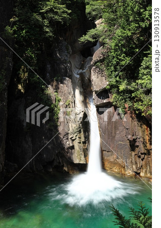 柿其渓谷の牛ヶ滝 130913578