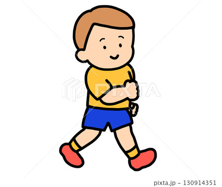 笑顔で歩く男の子 130914351