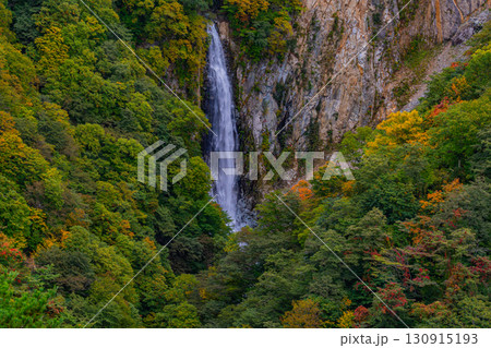 （長野県）志賀高原・紅葉期の澗満滝（かんまん滝） 130915193