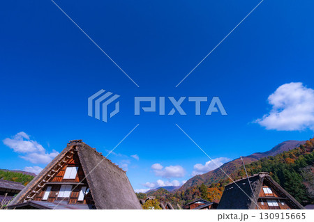 【世界遺産】紅葉真っ盛りの白川郷【岐阜県】 130915665
