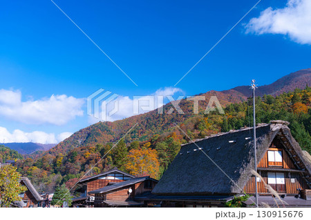 【世界遺産】紅葉真っ盛りの白川郷【岐阜県】 【世界遺産】紅葉真っ盛りの白川郷【岐阜県】 130915676