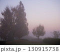 霧の朝 130915738