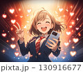 スマホを持って満面の笑顔でピースをする若い女性 130916677