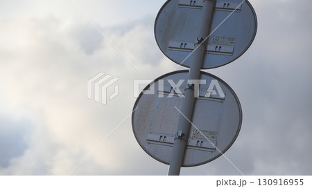 交通標識の裏側 130916955