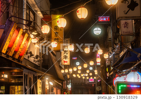 《東京都》赤羽駅前の繁華街・ノスタルジックな飲み屋街 《東京都》赤羽駅前の繁華街・ノスタルジックな飲み屋街 130918329