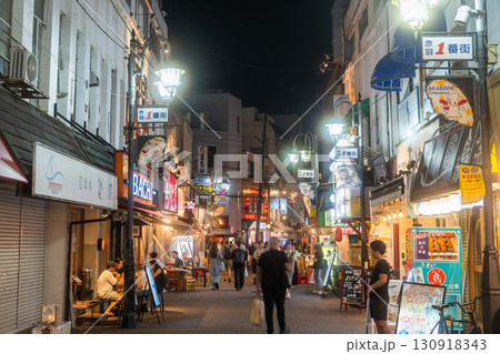 《東京都》赤羽駅前の繁華街・ノスタルジックな飲み屋街 《東京都》赤羽駅前の繁華街・ノスタルジックな飲み屋街 130918343