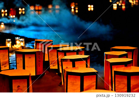 俱利伽羅不動寺西之坊鳳凰殿の灯籠流し 万灯会 スモーク演出 俱利伽羅不動寺西之坊鳳凰殿の灯籠流し 万灯会 スモーク演出 130919232