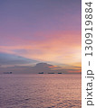 美しい海と夕焼け 130919884