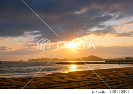和歌山県田辺市 夕暮れの扇ヶ浜 和歌山県田辺市 夕暮れの扇ヶ浜 130920865