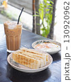 マレーシアの伝統的な朝食・カヤトースト（コーヒー・トースト・半熟卵） 130920962