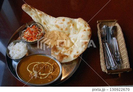 ナンとナンのある風景 130922670