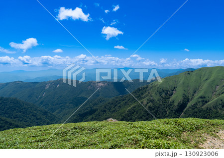 【日本百名山】剣山　真夏の山頂からの眺め2　徳島県三好市 130923006