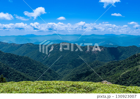 【日本百名山】剣山　真夏の山頂からの眺め3　徳島県三好市 130923007