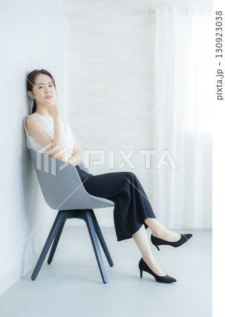 若い女性のビューティーイメージ 130923038