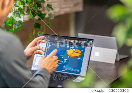 総務　経理　事務職　営業事務　一般事務　マネジメントダッシュボード　表　グラフ 130923306