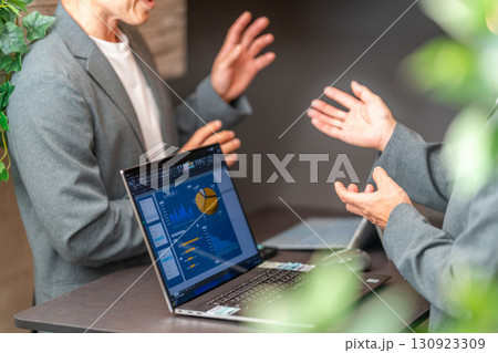 総務　経理　事務職　営業事務　一般事務　マネジメントダッシュボード　表　グラフ　2人 130923309