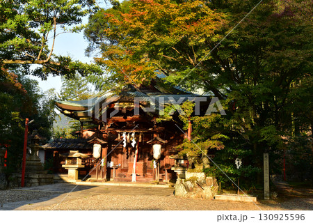 秋の粟田神社 130925596