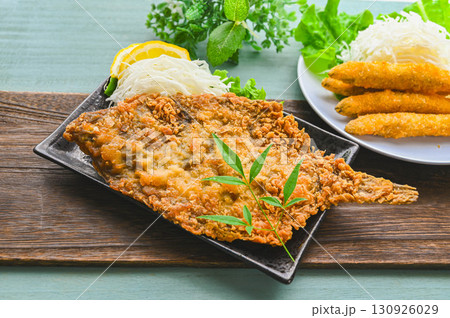 カレイの唐揚げ カレイの唐揚げ 130926029