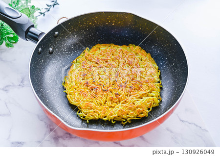 焼いた生麺  焼いた生麺  130926049