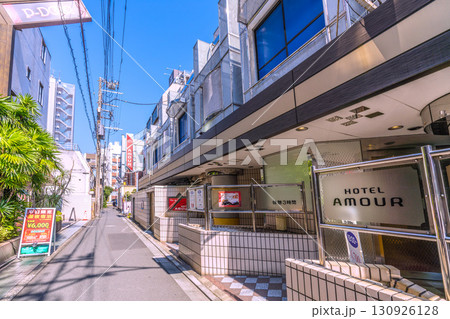 日本の東京都市景観 鶯谷駅前のホテル街などを望む 日本の東京都市景観 鶯谷駅前のホテル街などを望む 130926128