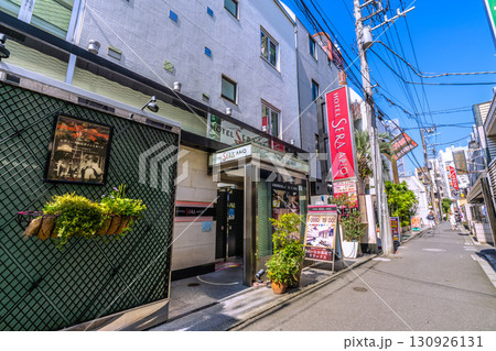 日本の東京都市景観 鶯谷駅前のホテル街などを望む 130926131