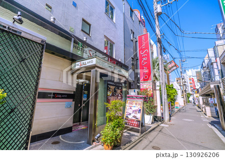 日本の東京都市景観 鶯谷駅前のホテル街などを望む 日本の東京都市景観 鶯谷駅前のホテル街などを望む 130926206