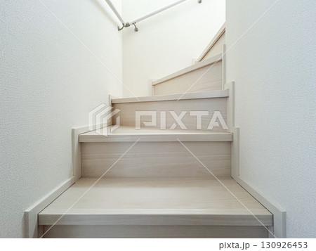 木造階段　一戸建て住宅 130926453