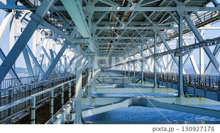 鳴門大橋の内部トラス 鳴門大橋の内部トラス 130927178