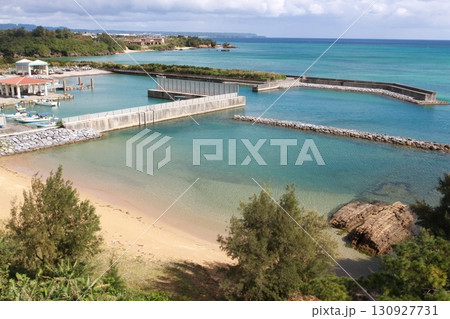 沖縄県国頭郡宜野座村にある「宜野座漁港」 130927731