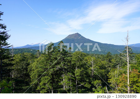 双岳台から見る雄阿寒岳、雌阿寒岳、阿寒富士 双岳台から見る雄阿寒岳、雌阿寒岳、阿寒富士 130928890