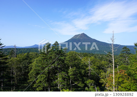 双岳台から見る雄阿寒岳、雌阿寒岳、阿寒富士 双岳台から見る雄阿寒岳、雌阿寒岳、阿寒富士 130928892