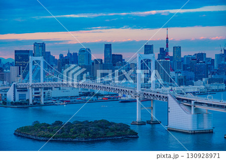 【東京都】レインボーブリッジ　夕景 130928971
