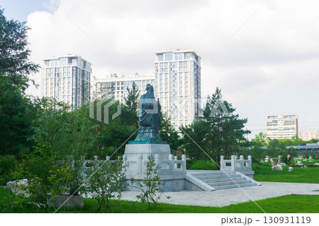 Confucius statue in Huaming Park 130931119