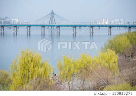 Smog pollution and yellow dust covering cityscape of Seoul, capital of South Korea 130933275