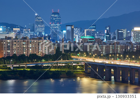 Panoramic cityscape night view of Han river and downtown Seoul, capital of South Korea Panoramic cityscape night view of Han river and downtown Seoul, capital of South Korea 130933351