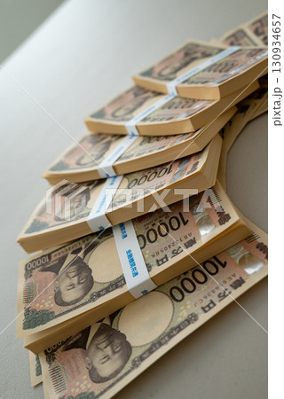 2024年新札・渋沢栄一1万円札札束 2024年新札・渋沢栄一1万円札札束 130934657