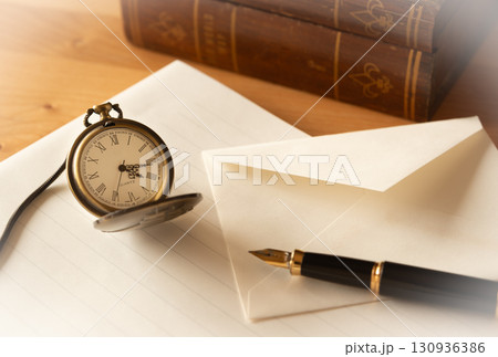 便箋・封筒のレトロイメージ　手紙　便箋　自筆　挨拶状　遺言書作成 130936386