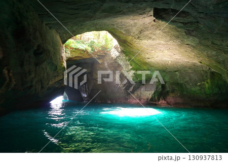 伊豆の堂ヶ島天窓洞の風景 130937813