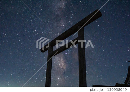 鳥居と天の川 鳥居と天の川 130938049