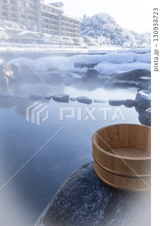 雪景色の三朝温泉 雪景色の三朝温泉 130938723