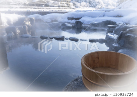 雪景色の三朝温泉 雪景色の三朝温泉 130938724