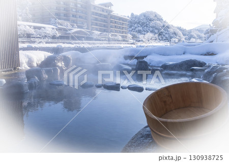 雪景色の三朝温泉 130938725